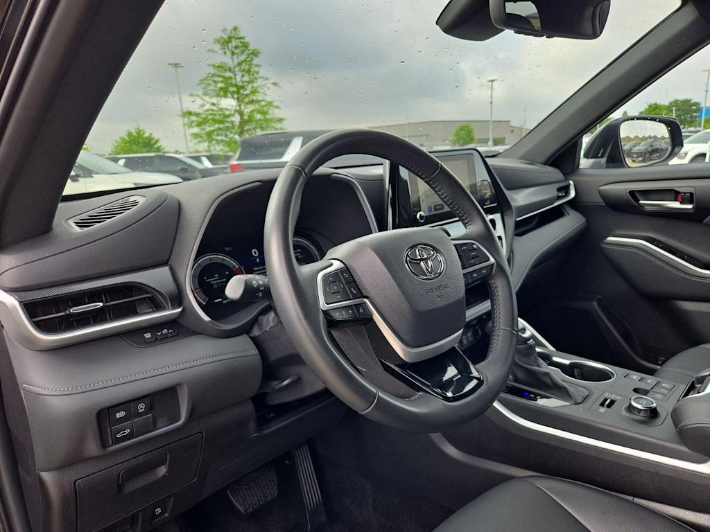 Thumbnail: 2025 Toyota Highlander - 2