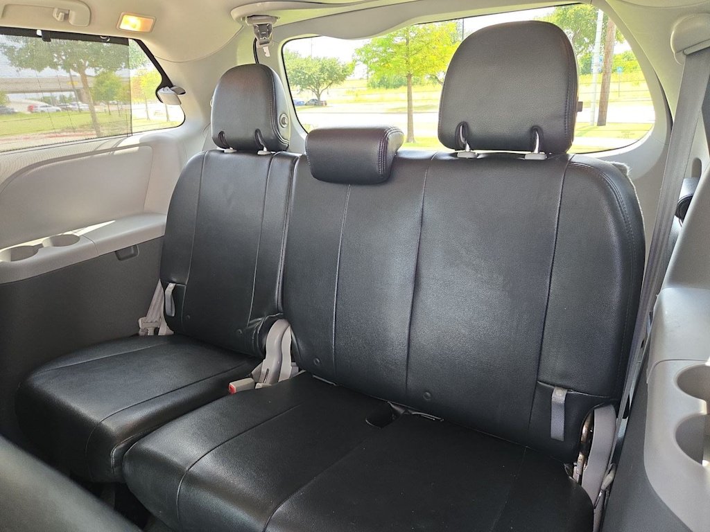 Thumbnail: 2017 Toyota Sienna - 12