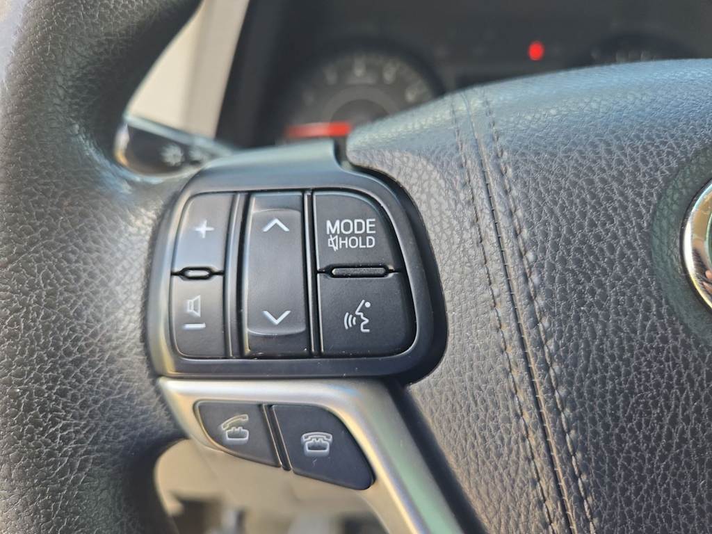 Thumbnail: 2017 Toyota Sienna - 26