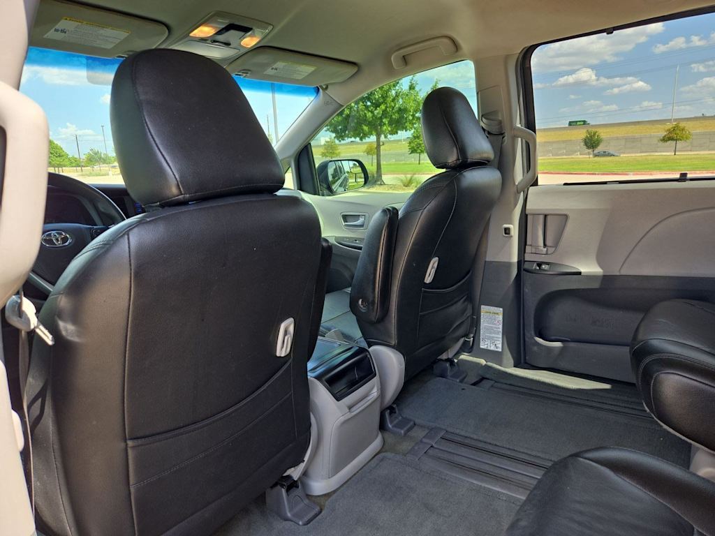 Thumbnail: 2017 Toyota Sienna - 11