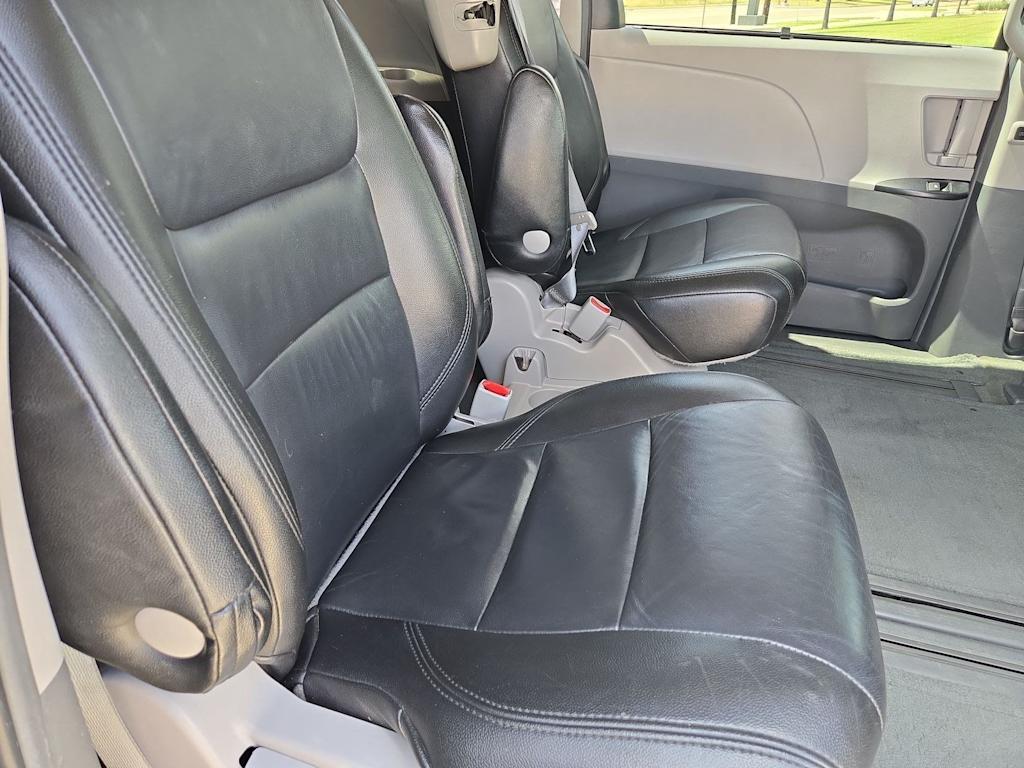 Thumbnail: 2017 Toyota Sienna - 24