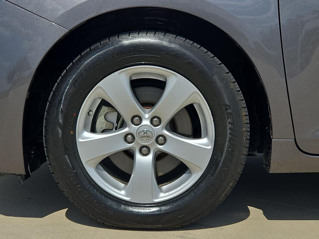Thumbnail: 2017 Toyota Sienna - 8