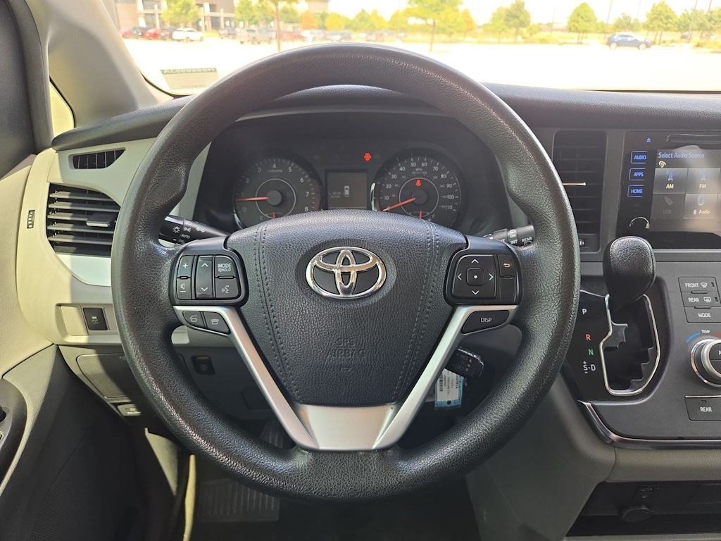Thumbnail: 2017 Toyota Sienna - 13