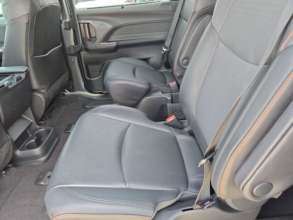 Thumbnail: 2022 Toyota Sienna - 25
