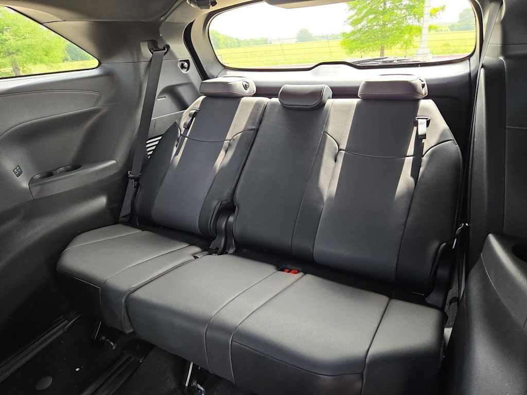 Thumbnail: 2022 Toyota Sienna - 37