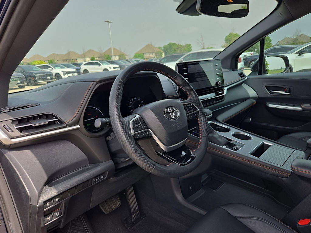 Thumbnail: 2022 Toyota Sienna - 2