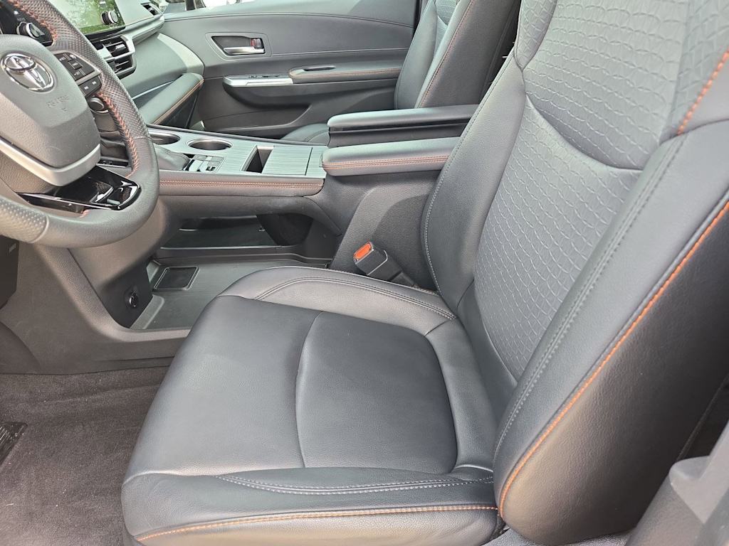 Thumbnail: 2022 Toyota Sienna - 10