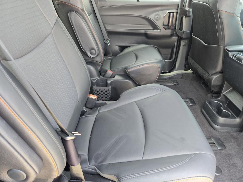 Thumbnail: 2022 Toyota Sienna - 11