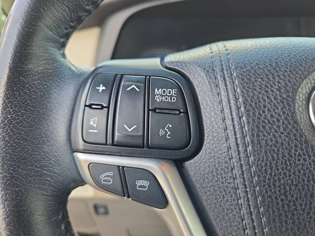 Thumbnail: 2015 Toyota Sienna - 29