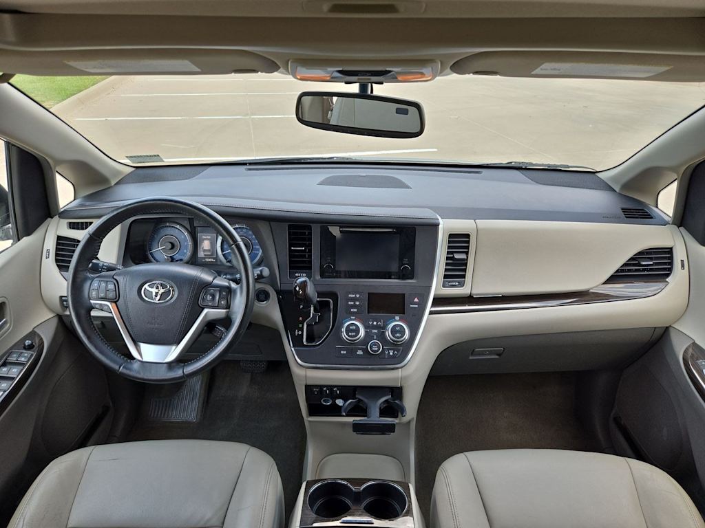 Thumbnail: 2015 Toyota Sienna - 9