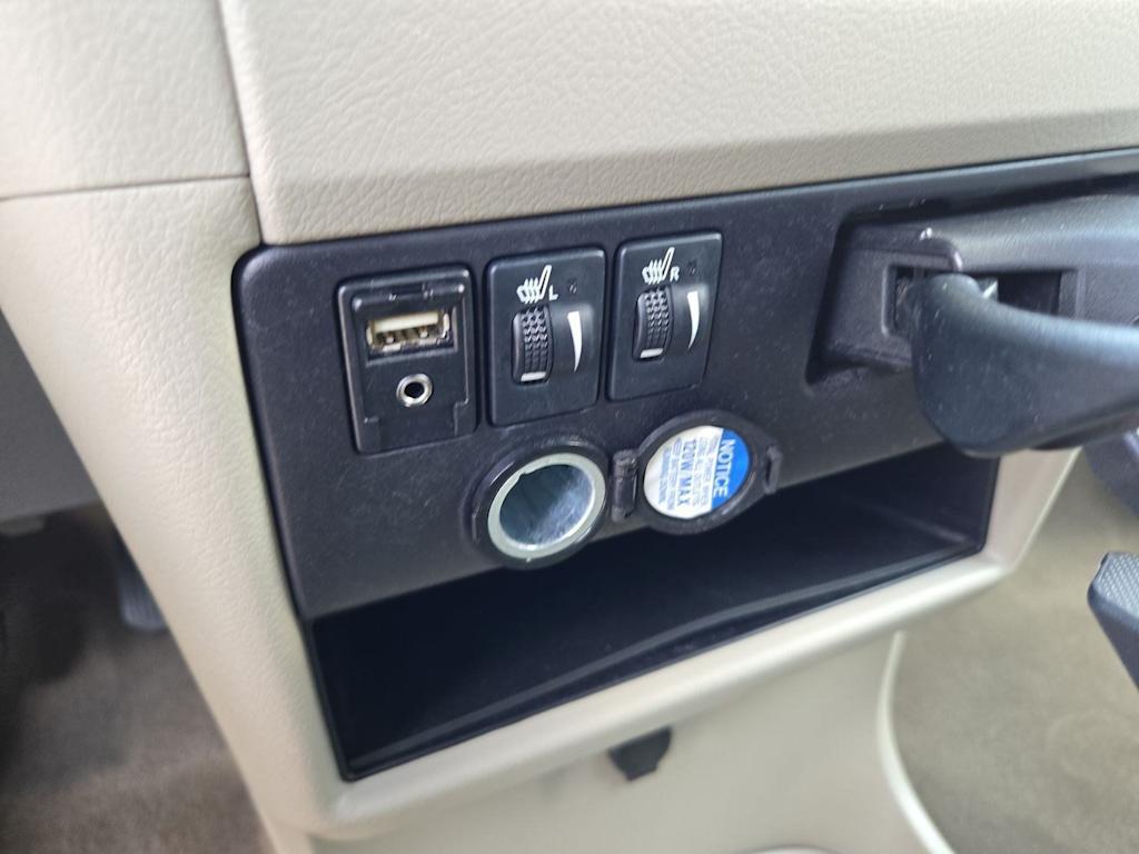 Thumbnail: 2015 Toyota Sienna - 34