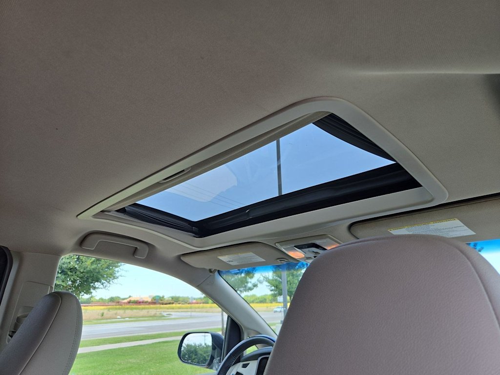 Thumbnail: 2015 Toyota Sienna - 27