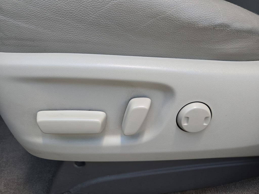 Thumbnail: 2015 Toyota Sienna - 24