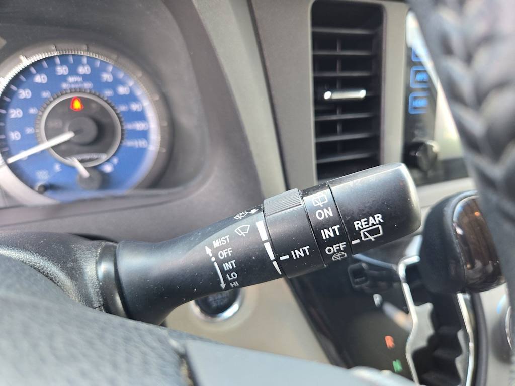 Thumbnail: 2015 Toyota Sienna - 16
