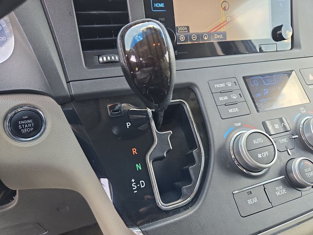 Thumbnail: 2015 Toyota Sienna - 15