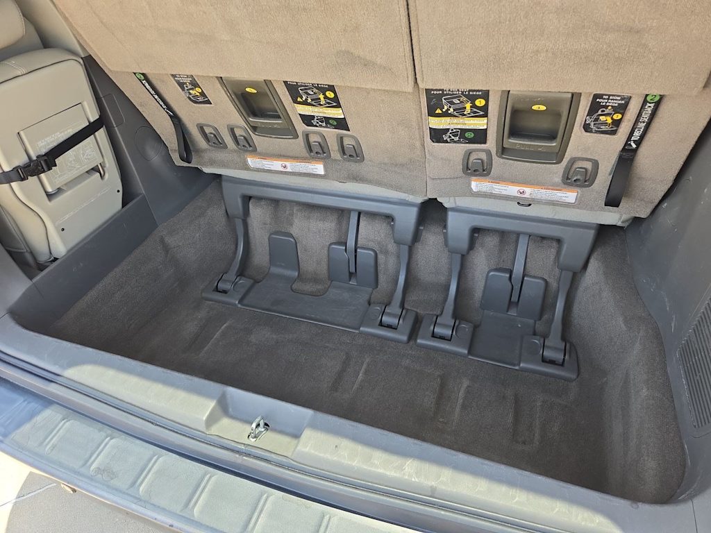 Thumbnail: 2015 Toyota Sienna - 17