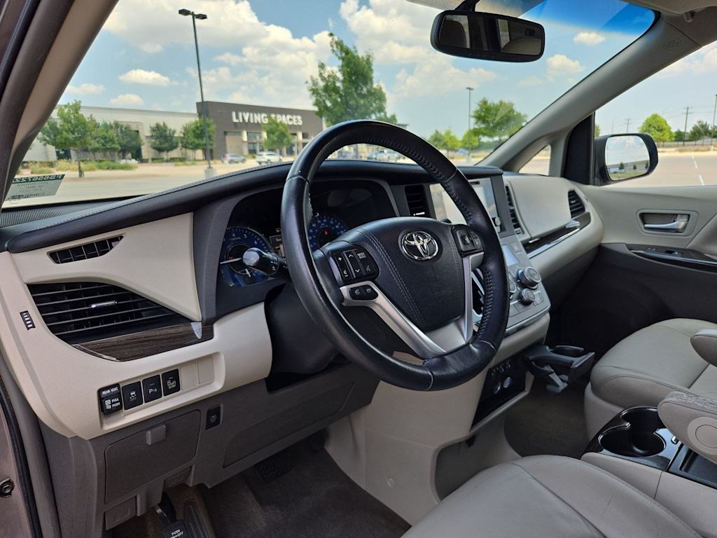 Thumbnail: 2015 Toyota Sienna - 2