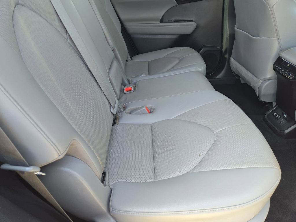 Thumbnail: 2021 Toyota Highlander - 27