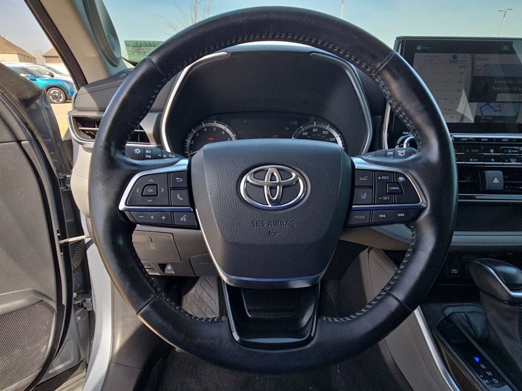 Thumbnail: 2021 Toyota Highlander - 13