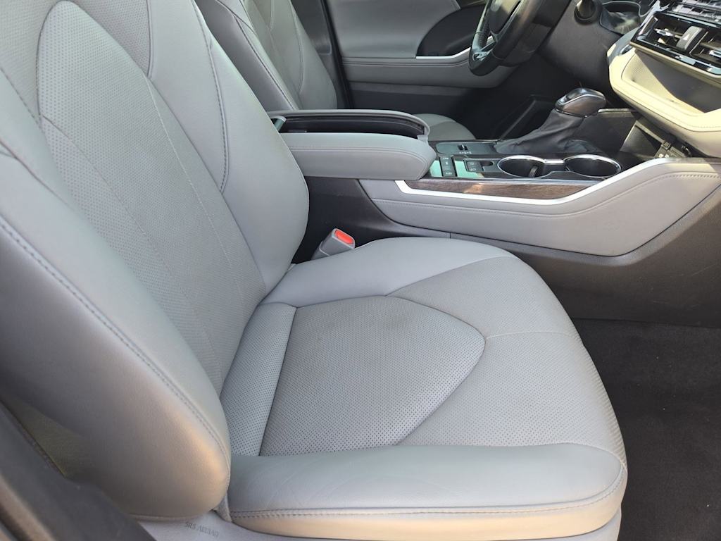 Thumbnail: 2021 Toyota Highlander - 11