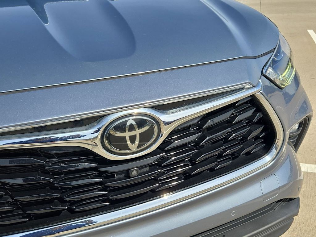 Thumbnail: 2021 Toyota Highlander - 7