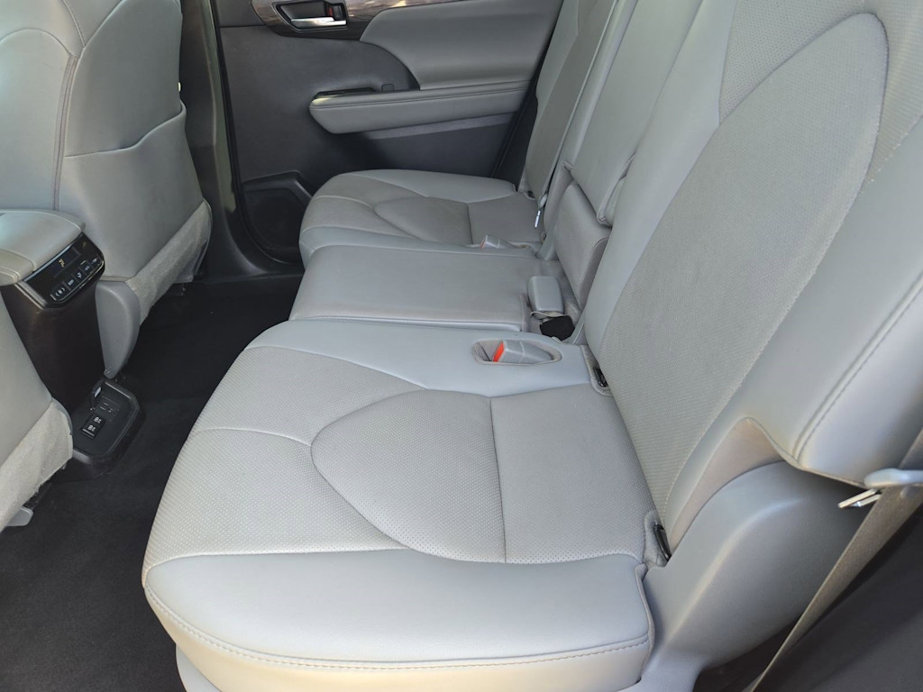 Thumbnail: 2021 Toyota Highlander - 26