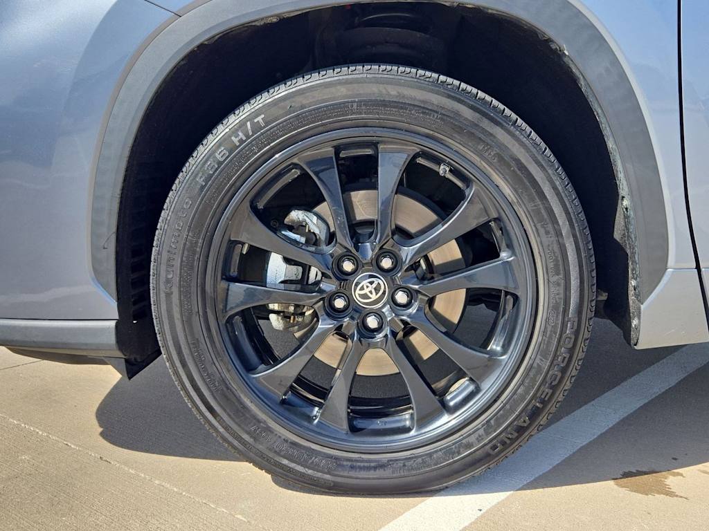 Thumbnail: 2021 Toyota Highlander - 8