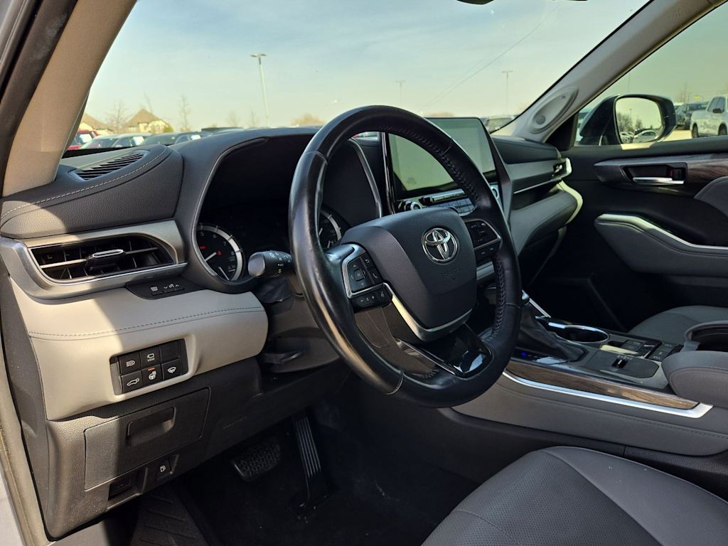 Thumbnail: 2021 Toyota Highlander - 2