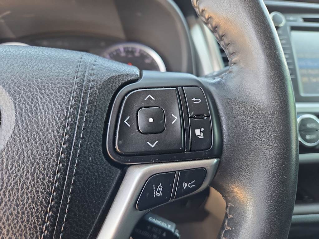 Thumbnail: 2018 Toyota Highlander - 29