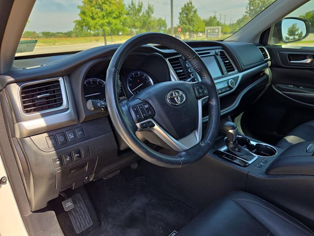 Thumbnail: 2018 Toyota Highlander - 2