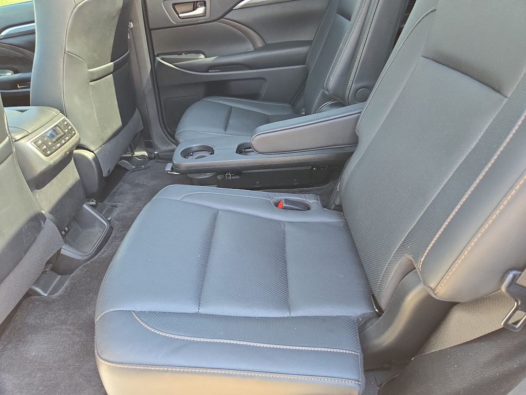 Thumbnail: 2018 Toyota Highlander - 11