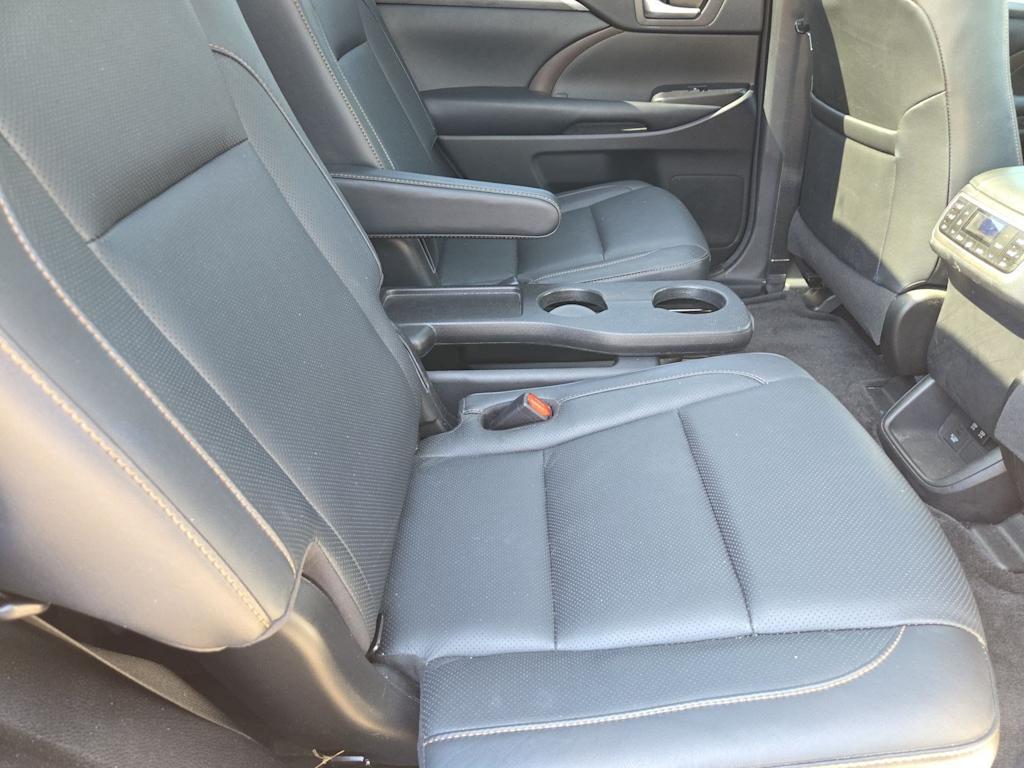 Thumbnail: 2018 Toyota Highlander - 25