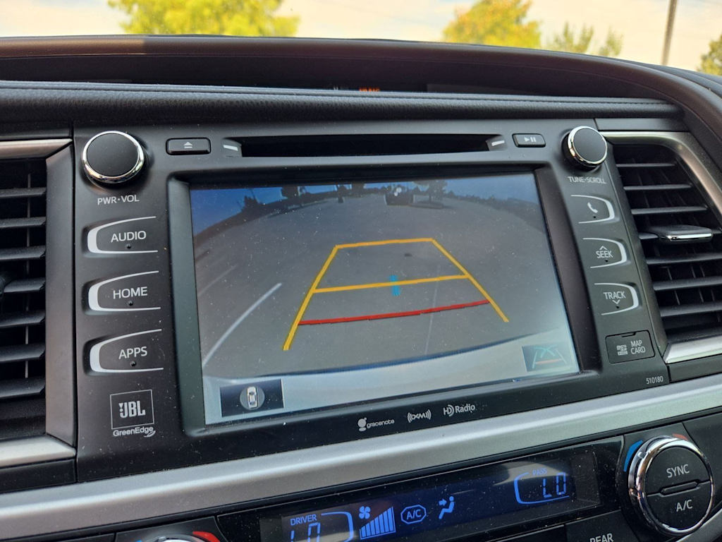 Thumbnail: 2018 Toyota Highlander - 32