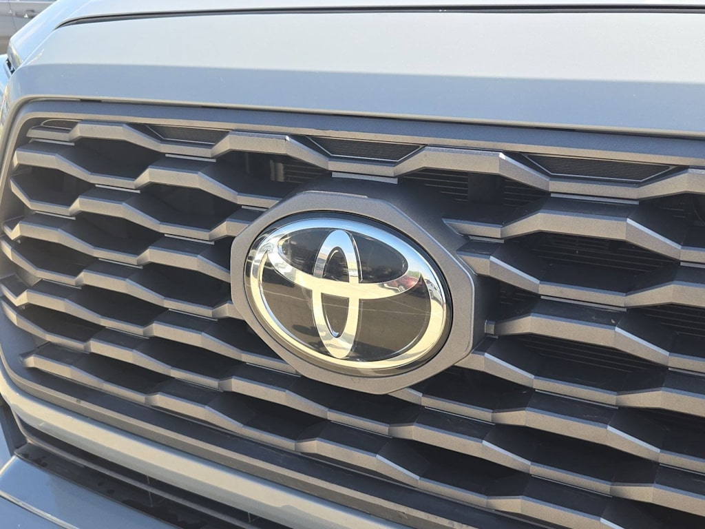 Thumbnail: 2020 Toyota Tacoma - 7