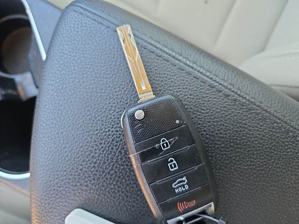 Thumbnail: 2015 Kia Optima - 18