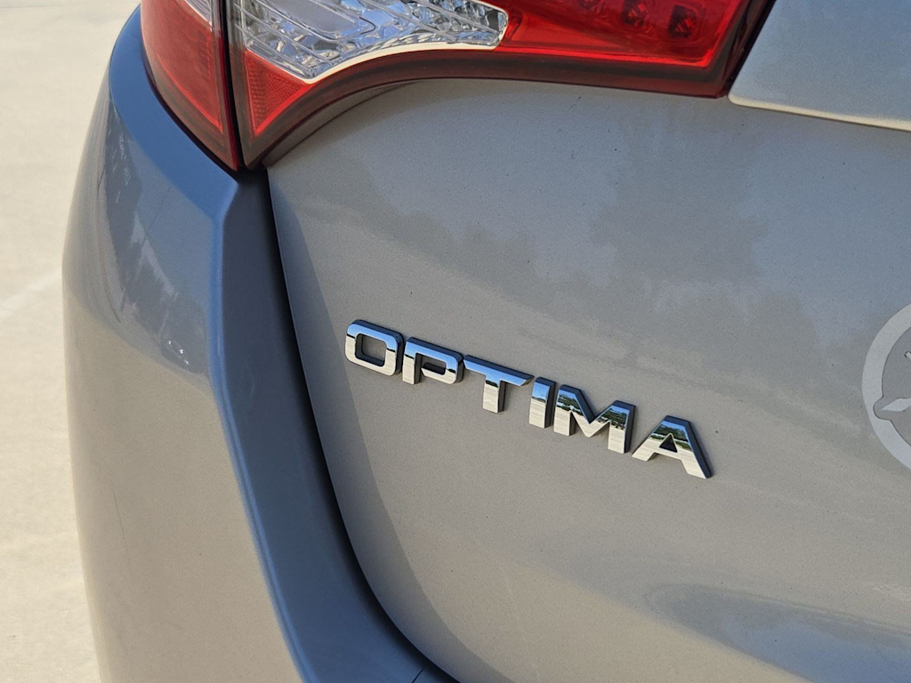Thumbnail: 2012 Kia Optima - 21