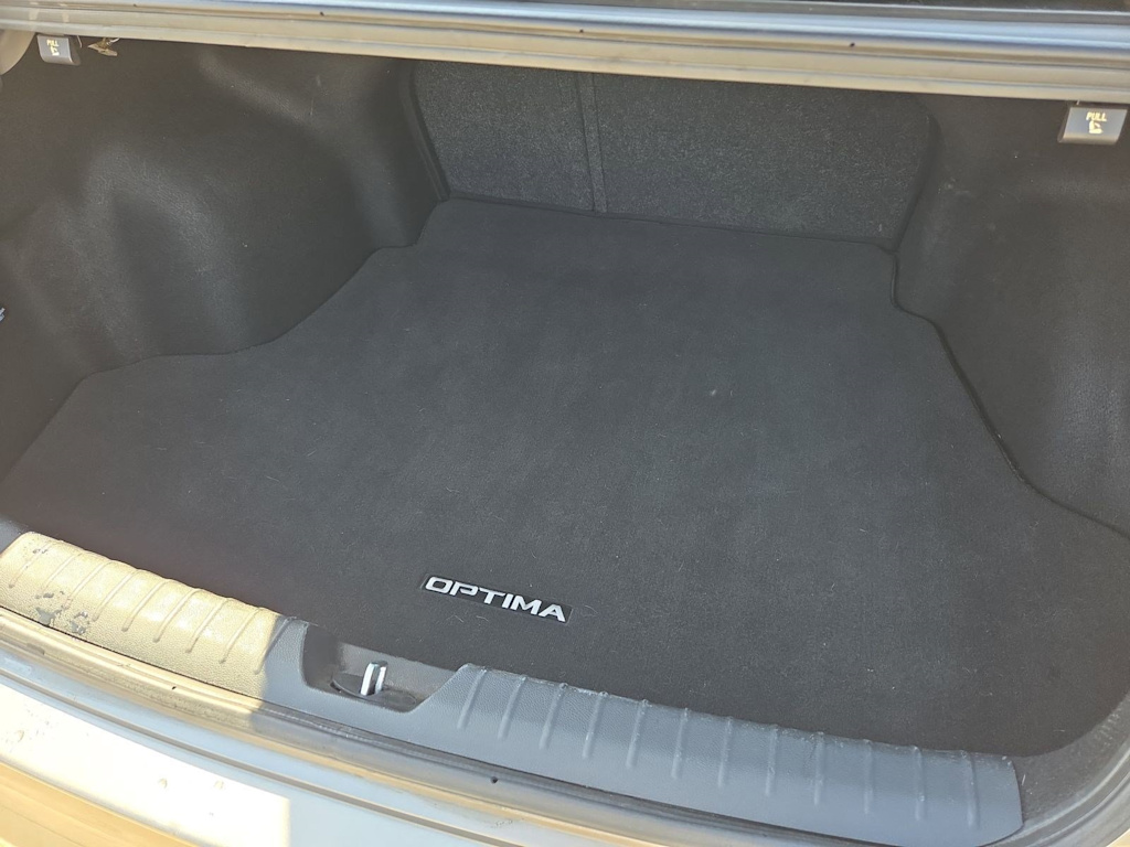 Thumbnail: 2016 Kia Optima - 17