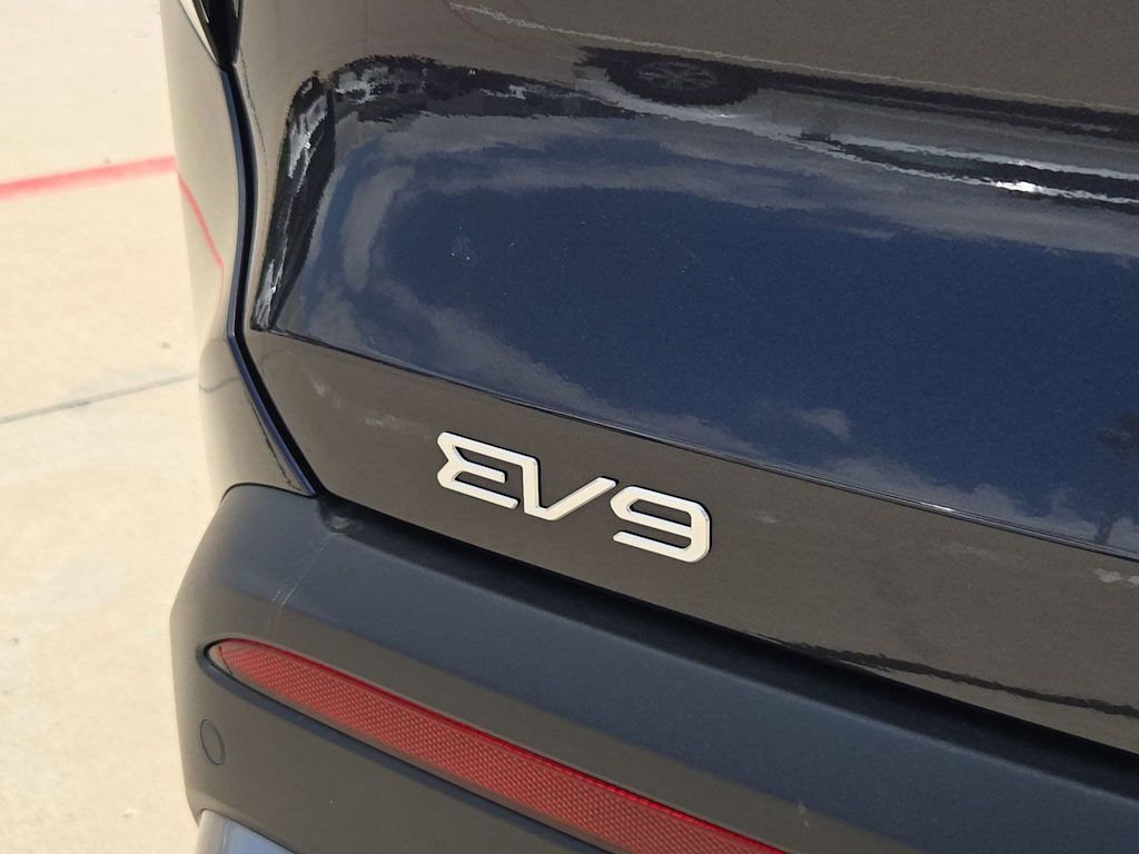 Thumbnail: 2026 Kia EV9 - 22