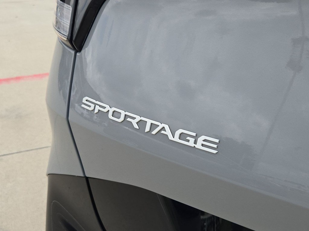 Thumbnail: 2023 Kia Sportage - 21
