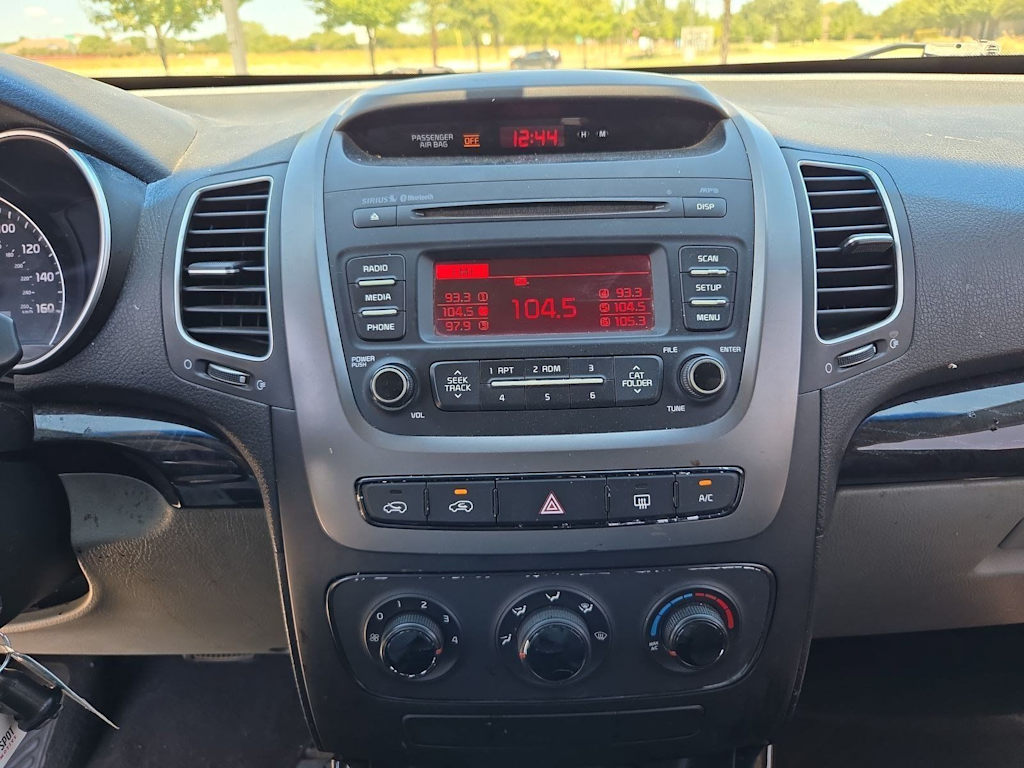 Thumbnail: 2015 Kia Sorento - 15