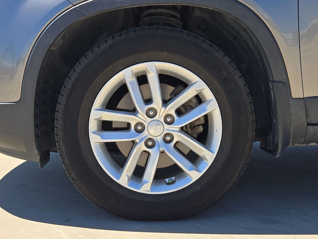 Thumbnail: 2015 Kia Sorento - 8