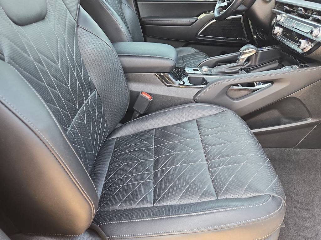 Thumbnail: 2023 Kia Telluride - 11