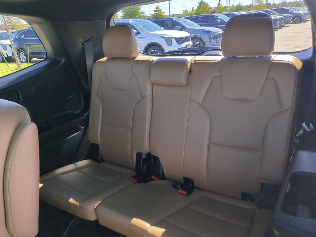 Thumbnail: 2022 Kia Telluride - 39