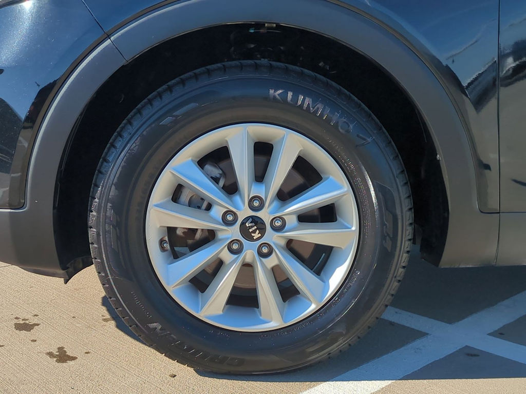 Thumbnail: 2020 Kia Sorento - 8