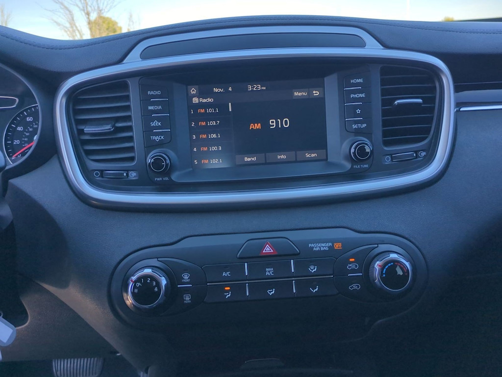 Thumbnail: 2020 Kia Sorento - 15