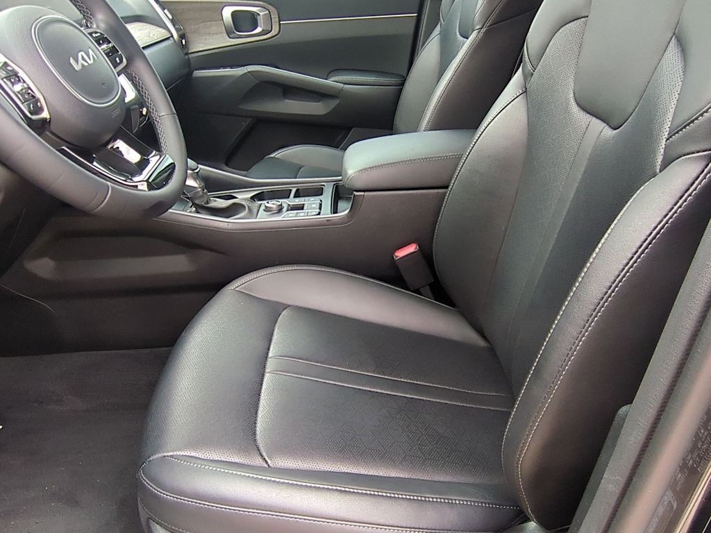 2022 Kia Sorento EX 11
