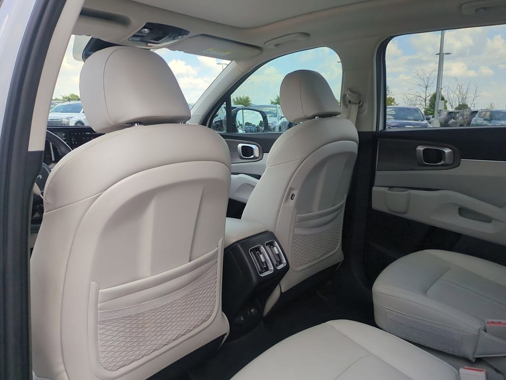 Thumbnail: 2022 Kia Sorento - 13