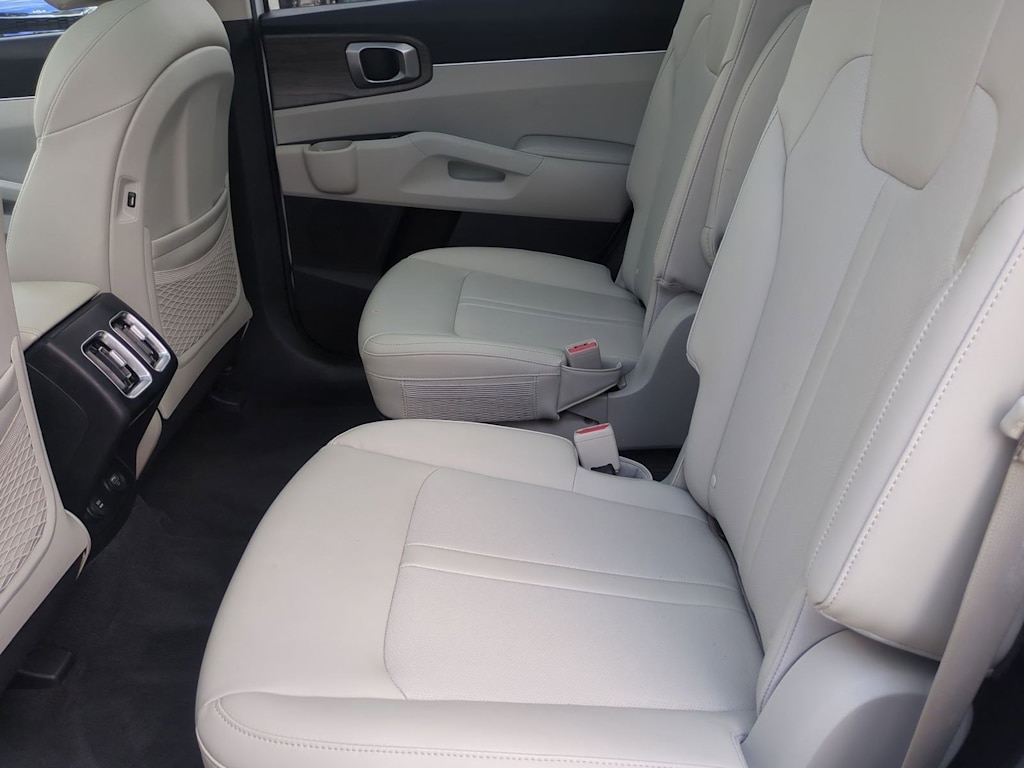 Thumbnail: 2022 Kia Sorento - 25