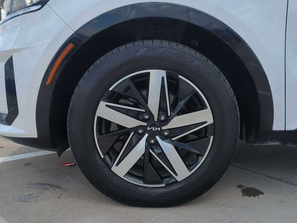 Thumbnail: 2022 Kia Sorento - 8