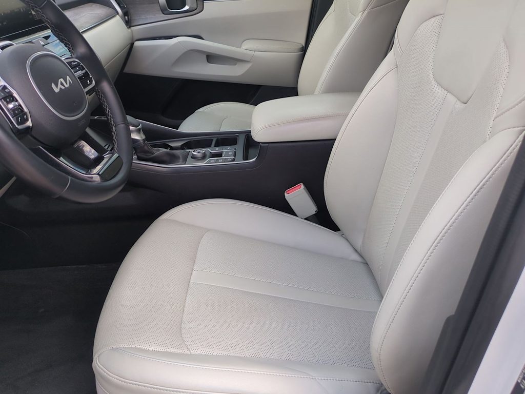 Thumbnail: 2022 Kia Sorento - 11